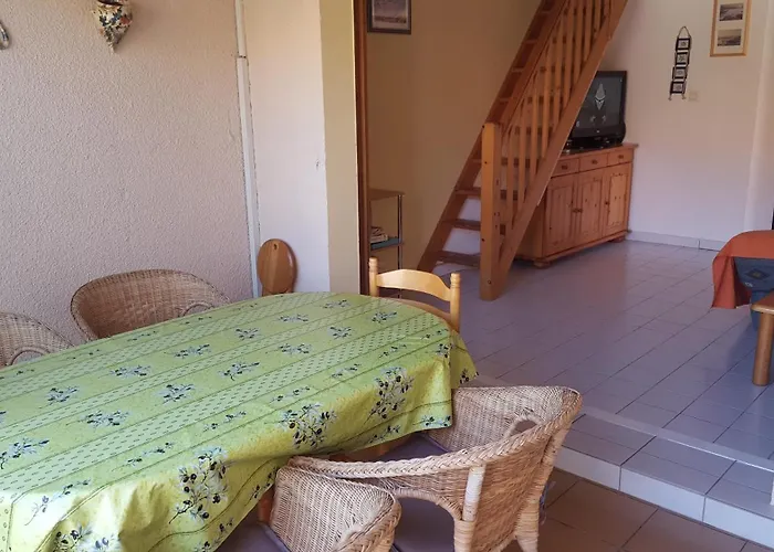 Casa de Férias Les Mers Du Sud, 4 Personnes, Vélos, Piscine, Climatisation, à 120m Gruissan